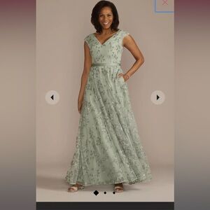 NWT Lace Sequin Gown 🍃